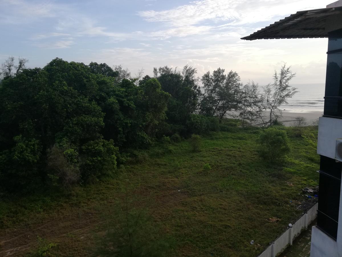 Studio At Samsuria Beach Resort Kampung Sungai Ular Exterior photo